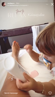 Seda Güven feet photo 1
