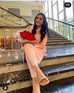 Sehar Khan feet photo thumbnail