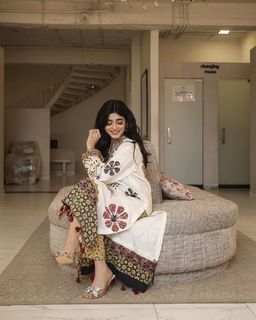 Sehar Khan feet photo thumbnail