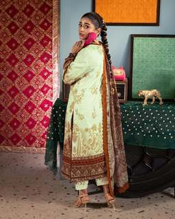 Sehar Khan feet photo thumbnail