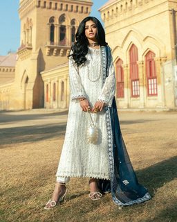 Sehar Khan feet photo thumbnail