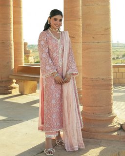 Sehar Khan feet photo thumbnail