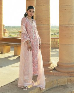 Sehar Khan feet photo thumbnail