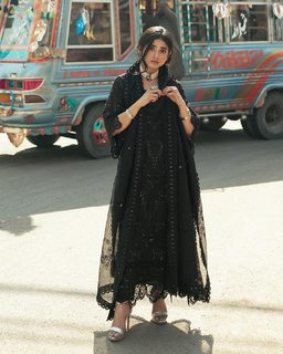 Sehar Khan feet photo thumbnail