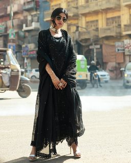 Sehar Khan feet photo thumbnail