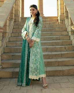 Sehar Khan feet photo thumbnail