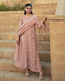 Sehar Khan feet photo thumbnail