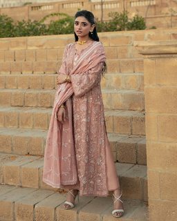 Sehar Khan feet photo thumbnail