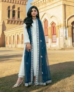 Sehar Khan feet photo thumbnail