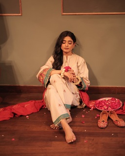 Sehar Khan feet photo thumbnail