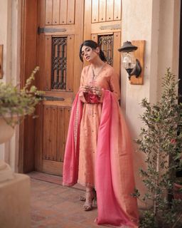 Sehar Khan feet photo thumbnail