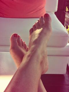 Seka Aleksic feet photo thumbnail