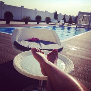 Seka Aleksic feet photo thumbnail