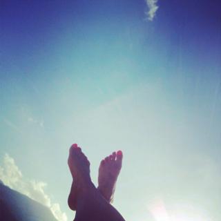 Seka Aleksic feet photo thumbnail