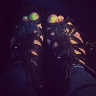 Seka Aleksic feet photo thumbnail