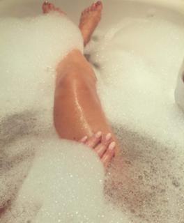 Seka Aleksic feet photo thumbnail