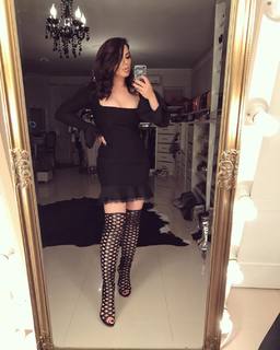 Seka Aleksic feet photo thumbnail