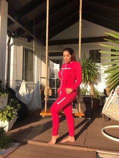 Seka Aleksic feet photo thumbnail