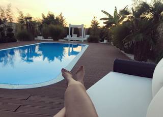 Seka Aleksic feet photo thumbnail