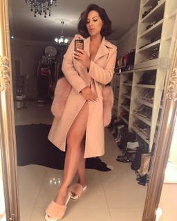 Seka Aleksic feet photo thumbnail