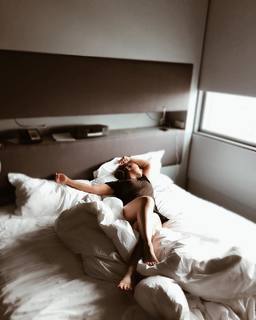 Seka Aleksic feet photo thumbnail