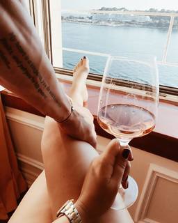 Seka Aleksic feet photo thumbnail