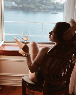 Seka Aleksic feet photo thumbnail