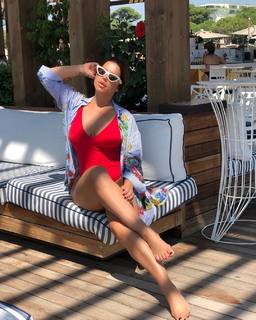 Seka Aleksic feet photo thumbnail