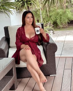 Seka Aleksic feet photo thumbnail