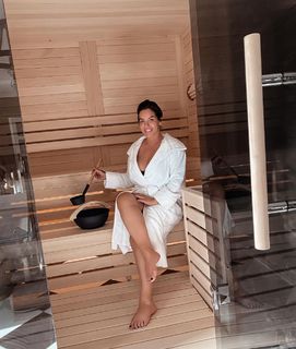 Seka Aleksic feet photo thumbnail