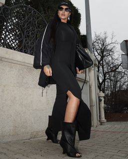 Seka Aleksić feet photo 10
