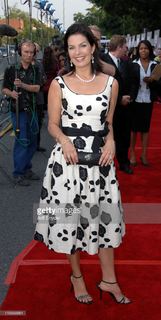 Sela Ward feet photo thumbnail
