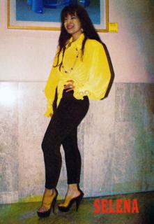 Selena feet photo thumbnail