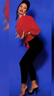 Selena feet photo thumbnail