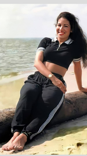 Selena feet photo thumbnail