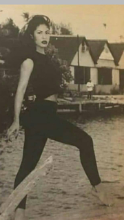 Selena feet photo thumbnail