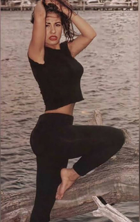 Selena feet photo thumbnail