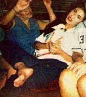 Selena feet photo thumbnail