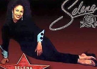 Selena feet photo thumbnail