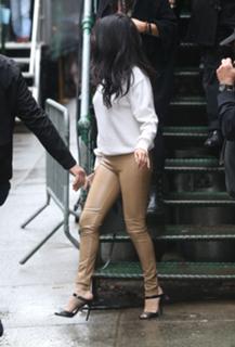 Selena Gomez feet photo thumbnail