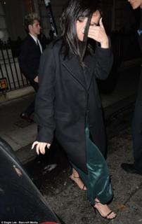 Selena Gomez feet photo thumbnail