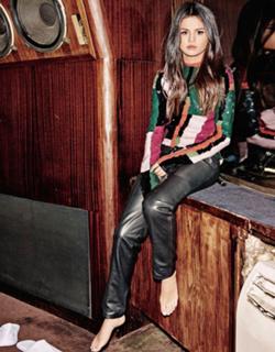 Selena Gomez feet photo thumbnail