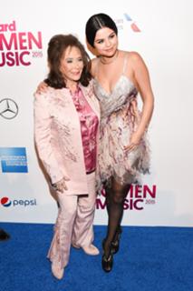 Selena Gomez feet photo thumbnail