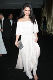 Selena Gomez feet photo thumbnail