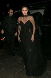 Selena Gomez feet photo thumbnail