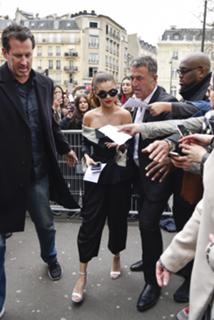 Selena Gomez feet photo thumbnail