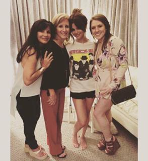 Selena Gomez feet photo thumbnail
