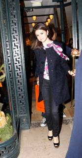 Selena Gomez feet photo thumbnail