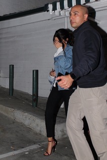 Selena Gomez feet photo thumbnail
