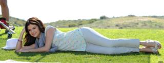 Selena Gomez feet photo thumbnail
